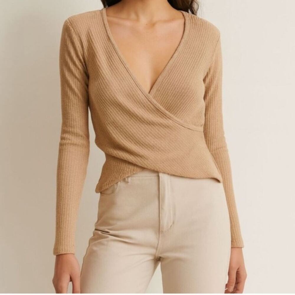 ASTR the Label Beige Ribbed Faux Wrap Criss Cross Chic Minimalist Sweater M